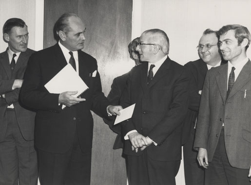 SC-MSS-278-09-02-Watton-EMI-retirement-presentation-photo-2