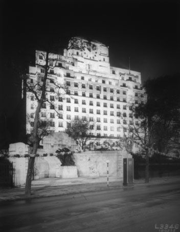 NAEST-074-04-1303-L3346-Shell-Mex-House-tower-and-war-memorial-May-1935